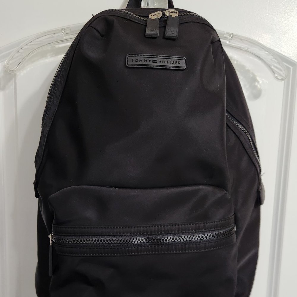 TOMMY HILFIGER LARGE BACKPACK WITH LAPTOP SLEEVE